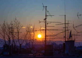 Відключення світла в Україні: чи повернуться графіки та що буде з тарифами