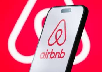 Airbnb дозволить бронювати готельні номери на своїй платформі