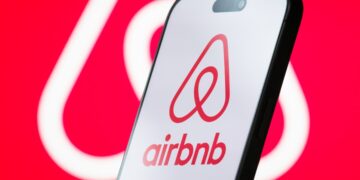 Airbnb дозволить бронювати готельні номери на своїй платформі