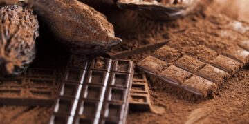 Що станеться з організмом при щоденному вживанні чорного шоколаду: пояснення дієтологині