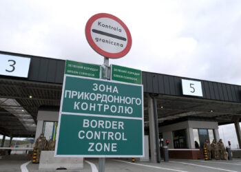 Кому дозволили виїзд за кордон: нові правила для чоловіків у 2026 році