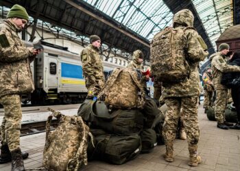 Сирський запровадив обов’язкові ротації: військові на передовій перебуватимуть не довше двох місяців