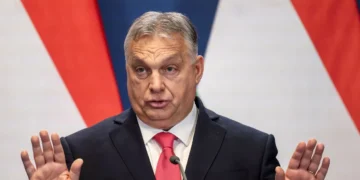 Молоді угорці замислюються про еміграцію у разі перемоги Орбана, – Reuters