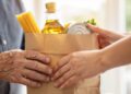 Безкоштовні продукти для українців: хто може отримати допомогу та як оформити продуктовий набір