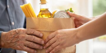 Безкоштовні продукти для українців: хто може отримати допомогу та як оформити продуктовий набір