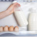 7 продуктів, які не варто зберігати у дверцятах холодильника