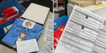 У канцелярії Навроцького обурилися через повернення ордена Зеленським поштою