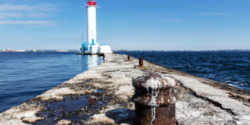 Екскомандир підводного човна США розробляє морський щит для захисту Одеси від російських дронів