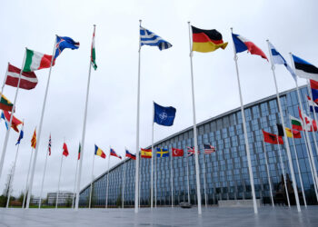 НАТО пообіцяло Україні 140 млрд євро допомоги, але виконання плану під питанням, — NZZ