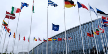 НАТО пообіцяло Україні 140 млрд євро допомоги, але виконання плану під питанням, — NZZ