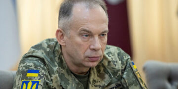 Зеленський розглядає відставку Сирського та шукає нового головнокомандувача, – FT