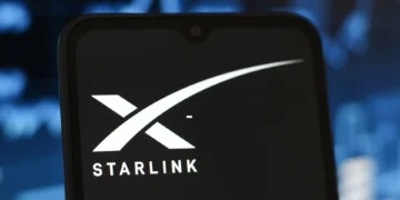 Starlink захоплює небо: які авіакомпанії вже пропонують супутниковий інтернет у літаках
